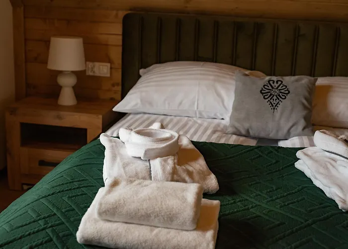 Dom Z Widokiem Na Gory I Prywatnym Jacuzzi W Zebie